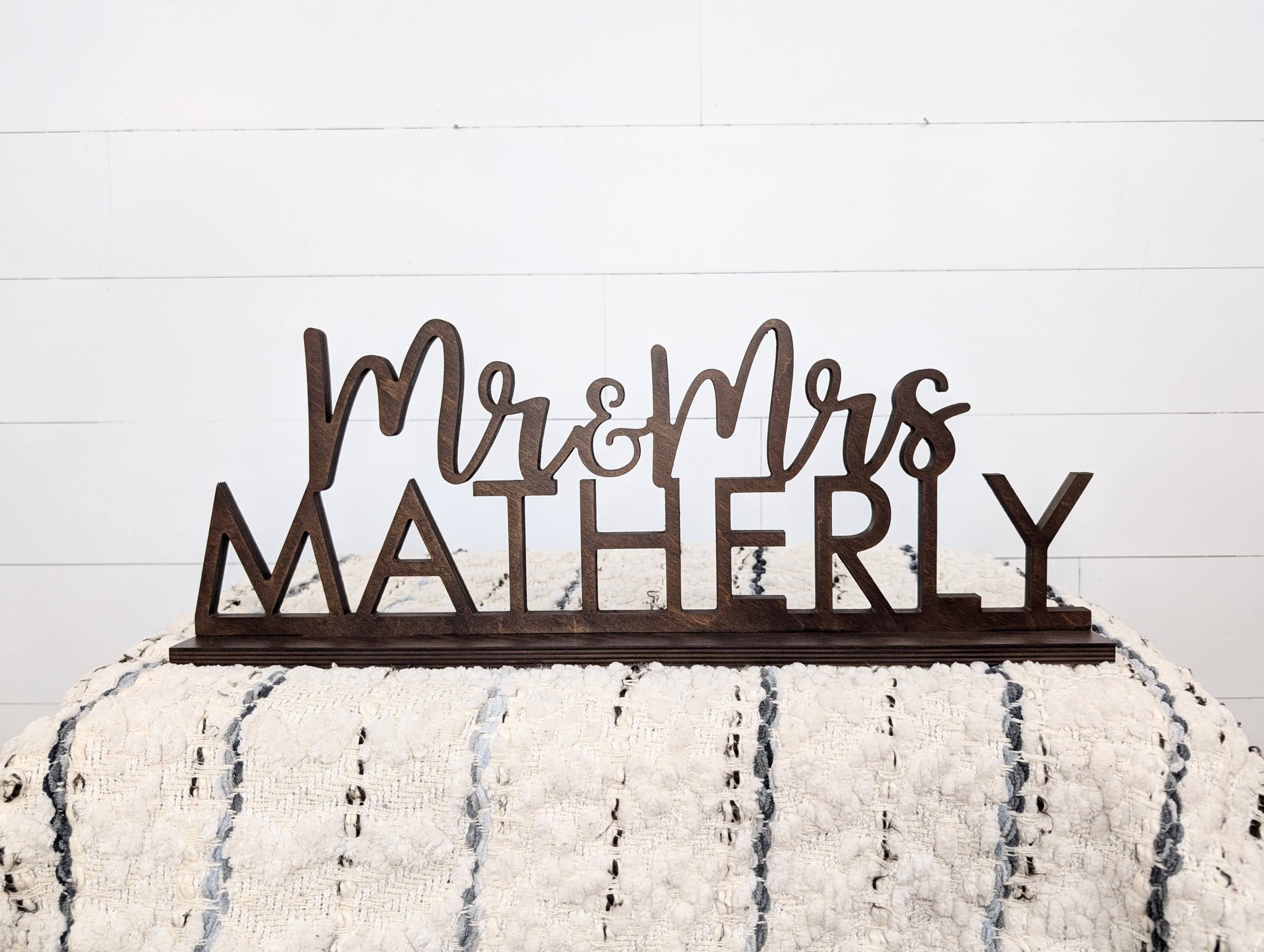 Last Name Sign - Mr & Mrs